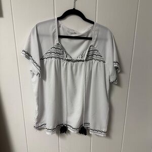 XL White w/black embroidery blouse